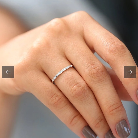 14K 7 Stone baguette Diamond wedding ring - Picture 1 of 10